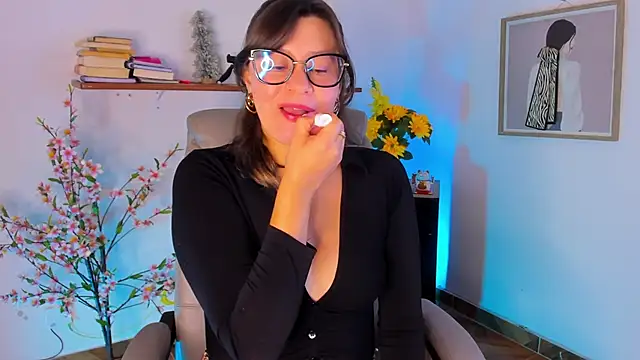 Chanelll Taylorr  online show from June 15, 2026, 5:45 pm
