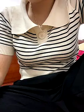 Milk Mom99 online show from November 1, 2025, 4:52 am