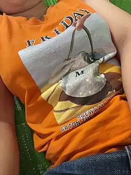 Milk Mom99 online show from October 12, 2025, 7:21 am