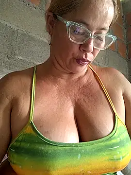 Snapshot of natally_ross21 chatting on May 6, 2026, 1:04 pm natally ross21 online show from May 6, 2026, 1:04 pm