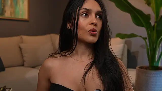 Snapshot of Danna-Saenz chatting on June 24, 2026, 7:22 pm Danna-Saenz online show from June 24, 2026, 7:22 pm