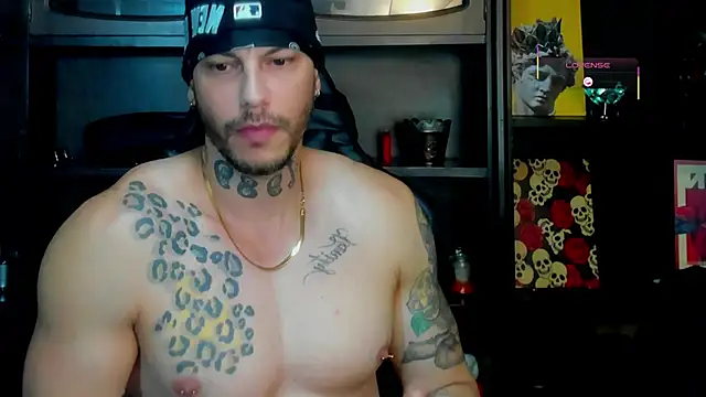 Snapshot of RickG_Oficial chatting on December 2, 2025, 11:28 pm RickG Oficial online show from December 2, 2025, 11:28 pm