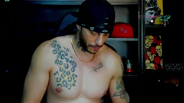 Snapshot of RickG_Oficial chatting on October 22, 2025, 12:10 am RickG Oficial online show from October 22, 2025, 12:10 am