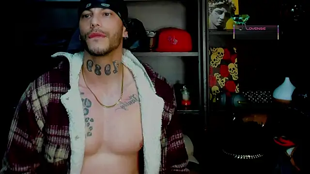 Snapshot of RickG_Oficial chatting on October 26, 2025, 12:33 am RickG Oficial online show from October 26, 2025, 12:33 am