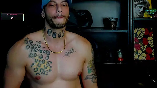 Snapshot of RickG_Oficial chatting on November 21, 2025, 10:31 pm RickG Oficial online show from November 21, 2025, 10:31 pm