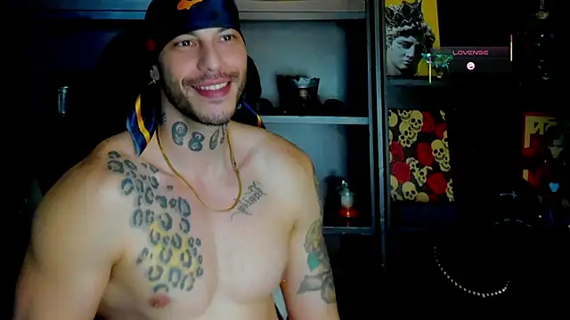 Snapshot of RickG_Oficial chatting on October 28, 2025, 11:25 pm RickG Oficial online show from October 28, 2025, 11:25 pm