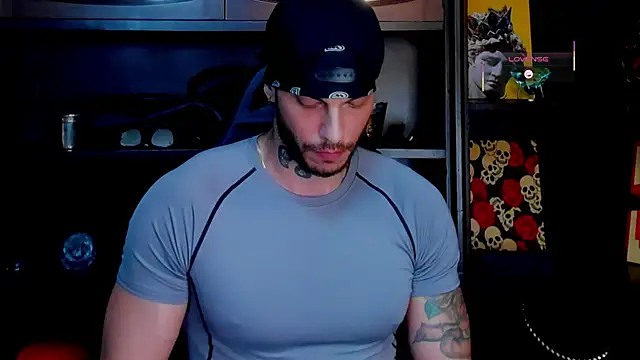 Snapshot of RickG_Oficial chatting on October 31, 2025, 12:07 am RickG Oficial online show from October 31, 2025, 12:07 am