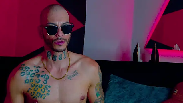 Snapshot of RickG_Oficial chatting on December 6, 2024, 12:51 am RickG Oficial online show from December 6, 2024, 12:51 am