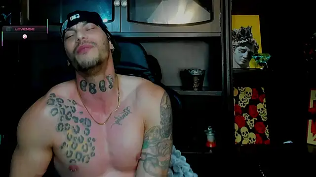 Snapshot of RickG_Oficial chatting on November 27, 2025, 11:05 pm RickG Oficial online show from November 27, 2025, 11:05 pm