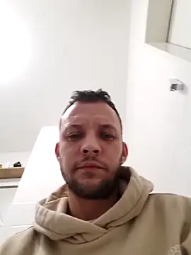 Snapshot of Chriso0007 chatting on October 17, 2025, 1:42 am Chriso0007 online show from October 17, 2025, 1:42 am