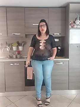 carolyne2023 online show from April 14, 2026, 1:38 pm