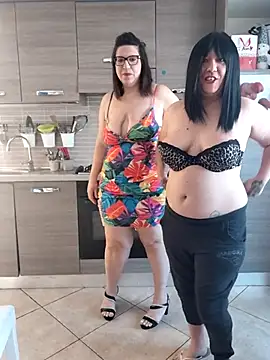 carolyne2023 online show from April 18, 2026, 7:33 am