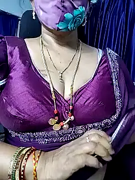 Snapshot of Rani_Darling_99 chatting on April 21, 2026, 9:32 pm Rani Darling 99 online show from April 21, 2026, 9:32 pm