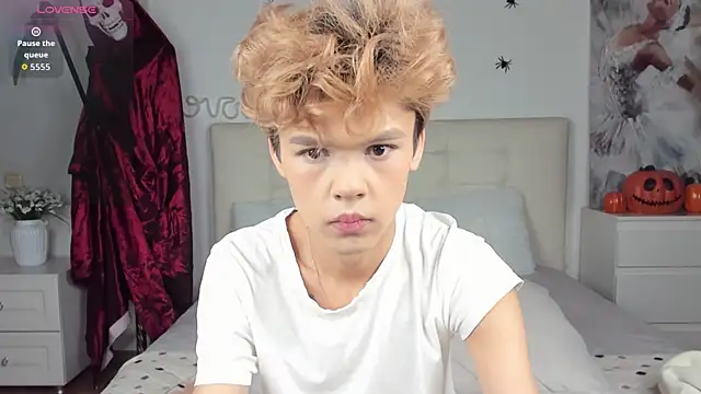 Snapshot of Felix_Rey chatting on October 18, 2025, 9:33 am Felix Rey online show from October 18, 2025, 9:33 am