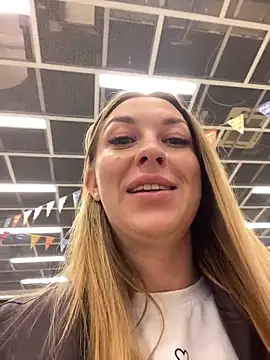 Snapshot of Sweet___Emily chatting on November 21, 2025, 12:37 pm Sweet Emily online show from November 21, 2025, 12:37 pm