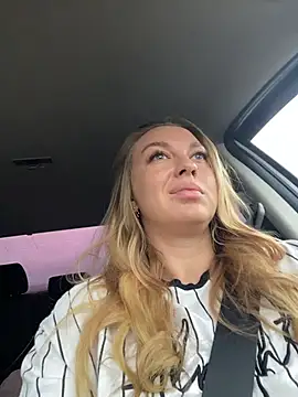 Snapshot of Sweet___Emily chatting on November 23, 2025, 12:04 pm Sweet Emily online show from November 23, 2025, 12:04 pm