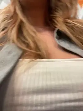 Snapshot of Sweet___Emily chatting on January 19, 2025, 5:18 pm Sweet   Emily online show from January 19, 2025, 5:18 pm