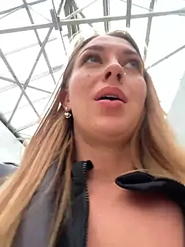 Snapshot of Sweet___Emily chatting on March 10, 2025, 1:32 pm Sweet   Emily online show from March 10, 2025, 1:32 pm