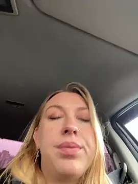 Snapshot of Sweet___Emily chatting on September 20, 2025, 10:09 am Sweet   Emily online show from September 20, 2025, 10:09 am