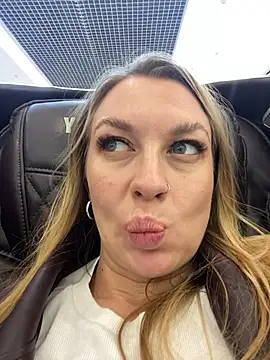 Snapshot of Sweet___Emily chatting on November 30, 2025, 1:12 pm Sweet Emily online show from November 30, 2025, 1:12 pm