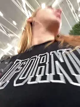 Snapshot of Sweet___Emily chatting on September 9, 2025, 2:04 pm Sweet   Emily online show from September 9, 2025, 2:04 pm