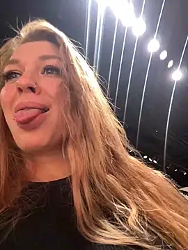 Snapshot of Sweet___Emily chatting on January 14, 2025, 4:18 pm Sweet   Emily online show from January 14, 2025, 4:18 pm