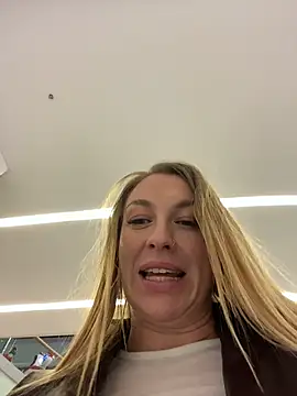 Snapshot of Sweet___Emily chatting on November 24, 2025, 1:44 pm Sweet Emily online show from November 24, 2025, 1:44 pm