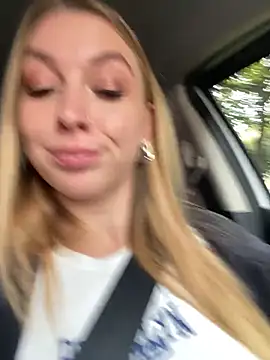 Snapshot of Sweet___Emily chatting on September 22, 2025, 2:12 pm Sweet   Emily online show from September 22, 2025, 2:12 pm