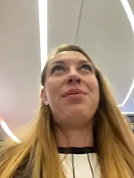 Snapshot of Sweet___Emily chatting on December 14, 2025, 11:38 am Sweet Emily online show from December 14, 2025, 11:38 am