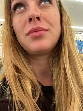 Snapshot of Sweet___Emily chatting on March 12, 2025, 4:02 pm Sweet   Emily online show from March 12, 2025, 4:02 pm