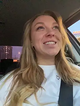 Snapshot of Sweet___Emily chatting on December 15, 2025, 1:06 pm Sweet Emily online show from December 15, 2025, 1:06 pm