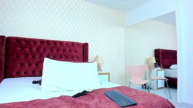 NaiaRosse online show from March 17, 2025, 3:50 pm