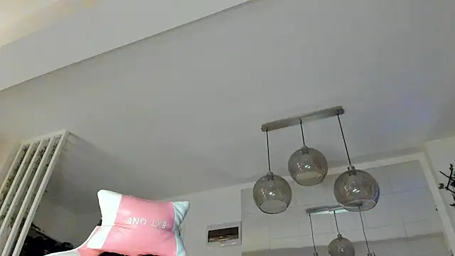 Snapshot of IreneVON chatting on November 5, 2025, 4:37 am IreneVON online show from November 5, 2025, 4:37 am