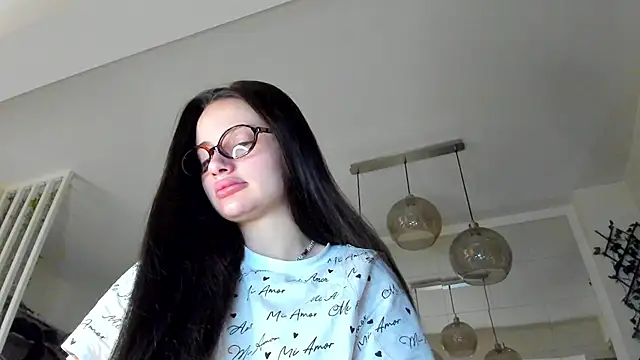 Snapshot of IreneVON chatting on December 5, 2025, 5:50 am IreneVON online show from December 5, 2025, 5:50 am