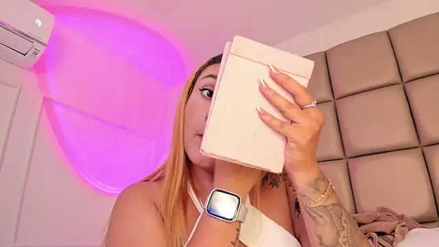 Snapshot of Emily_robertss chatting on March 17, 2025, 6:07 am Emily robertss online show from March 17, 2025, 6:07 am