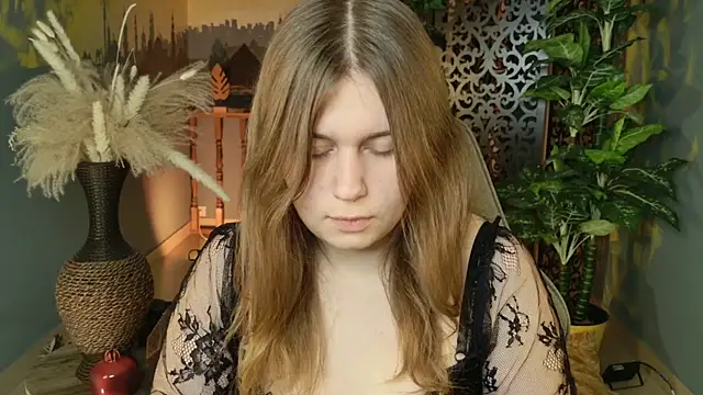 Snapshot of FioraMarmoris chatting on November 21, 2025, 6:12 am FioraMarmoris online show from November 21, 2025, 6:12 am