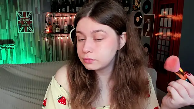 FioraMarmoris online show from April 18, 2026, 7:11 am