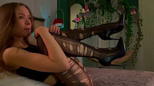 Snapshot of Eva_Natsumi chatting on December 23, 2024, 12:19 pm Eva Natsumi online show from December 23, 2024, 12:19 pm