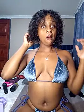 Snapshot of Queen-Chocolate chatting on March 8, 2025, 8:35 pm Queen-Chocolate online show from March 8, 2025, 8:35 pm