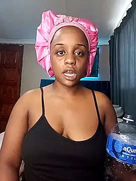 Snapshot of Queen-Chocolate chatting on February 9, 2026, 3:32 pm Queen-Chocolate online show from February 9, 2026, 3:32 pm