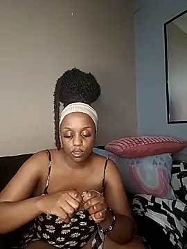 Snapshot of Queen-Chocolate chatting on November 30, 2025, 9:04 pm Queen-Chocolate online show from November 30, 2025, 9:04 pm