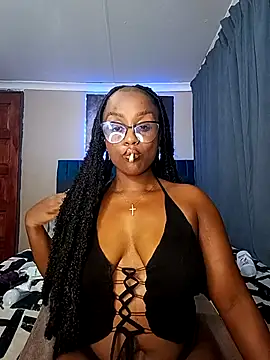 Snapshot of Queen-Chocolate chatting on November 20, 2025, 6:19 pm Queen-Chocolate online show from November 20, 2025, 6:19 pm