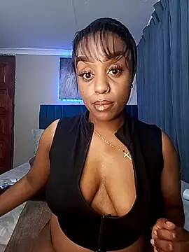 Snapshot of Queen-Chocolate chatting on November 16, 2025, 1:10 am Queen-Chocolate online show from November 16, 2025, 1:10 am