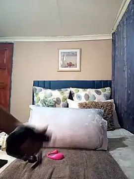 Snapshot of Queen-Chocolate chatting on March 22, 2025, 1:11 am Queen-Chocolate online show from March 22, 2025, 1:11 am