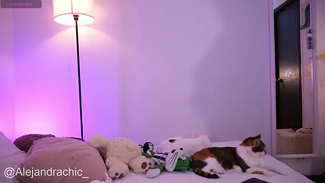 amelie leigh online show from April 13, 2026, 11:31 pm