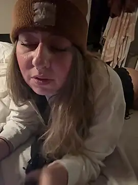 sophielove888 online show from November 10, 2025, 9:42 pm