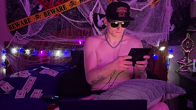 Snapshot of JuicyStrawbaby chatting on October 30, 2025, 8:50 pm JuicyStrawbaby online show from October 30, 2025, 8:50 pm