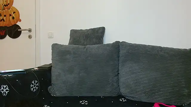 Snapshot of Jasmin-White chatting on January 16, 2026, 10:58 pm Jasmin-White online show from January 16, 2026, 10:58 pm