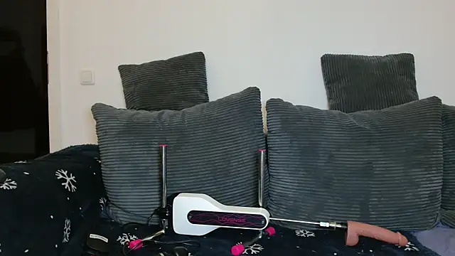 Snapshot of Jasmin-White chatting on January 7, 2026, 4:56 pm Jasmin-White online show from January 7, 2026, 4:56 pm