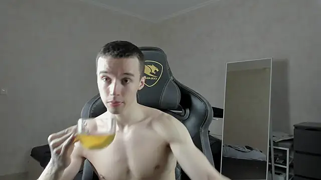 Snapshot of MasonWarholl chatting on January 16, 2025, 6:48 pm MasonWarholl online show from January 16, 2025, 6:48 pm